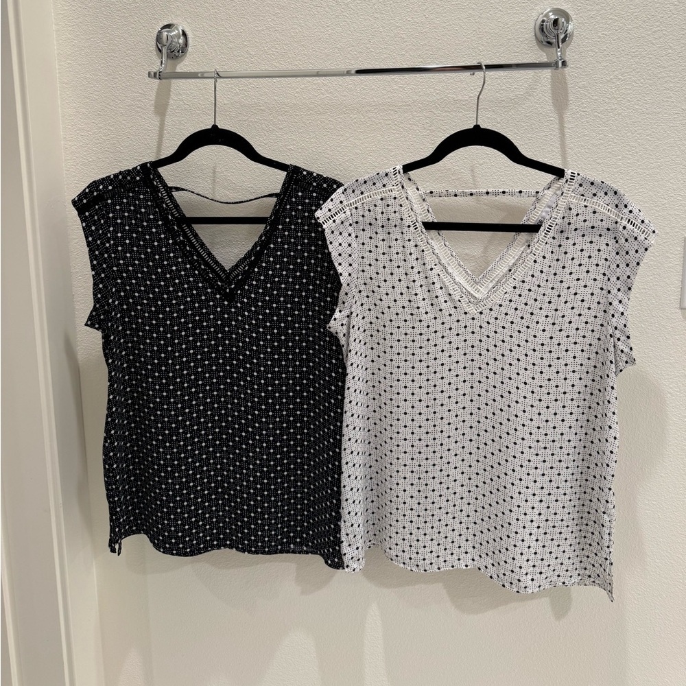 DR2 Polka Dot V-Neck Women's Tops - Black and White size medium